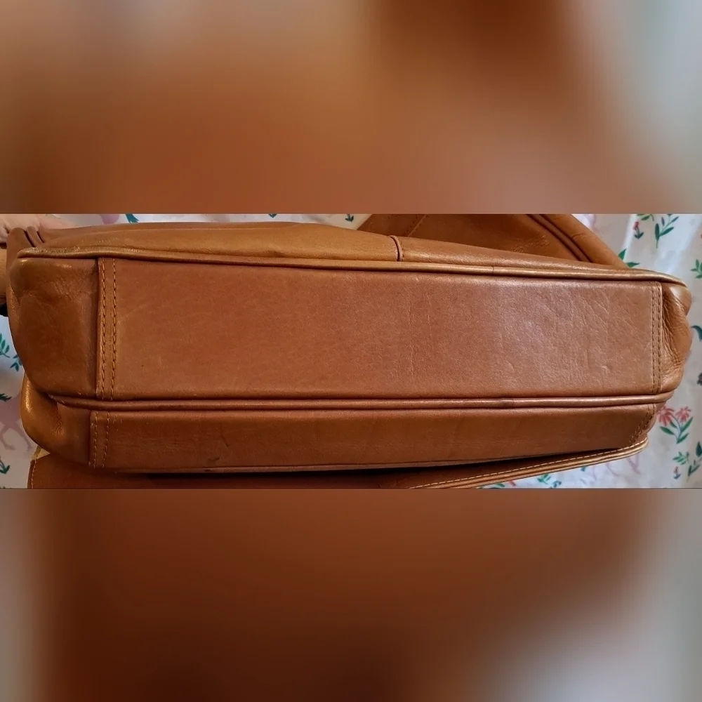 EUC Piel Tan Leather Business Professional Briefcase Padded Messenger Flap Bag